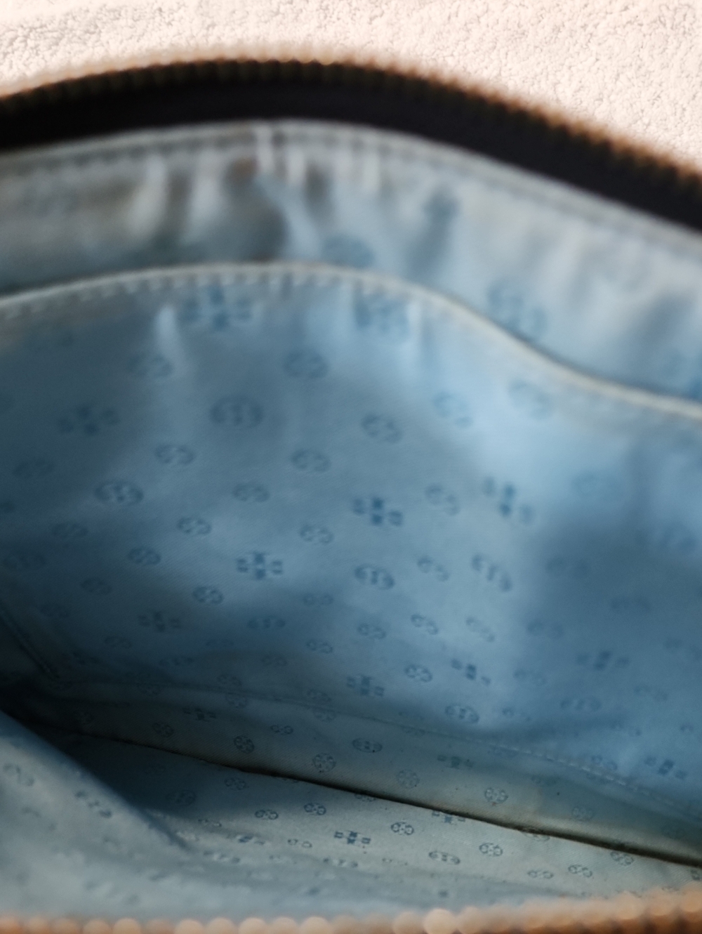 Tory Burch Women's Blue T Leather Tablet Case Preowned - Picture 6 of 7